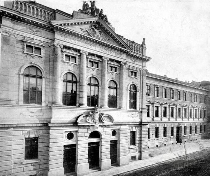 Палац справедливості (фото Едварда Тшемеського)