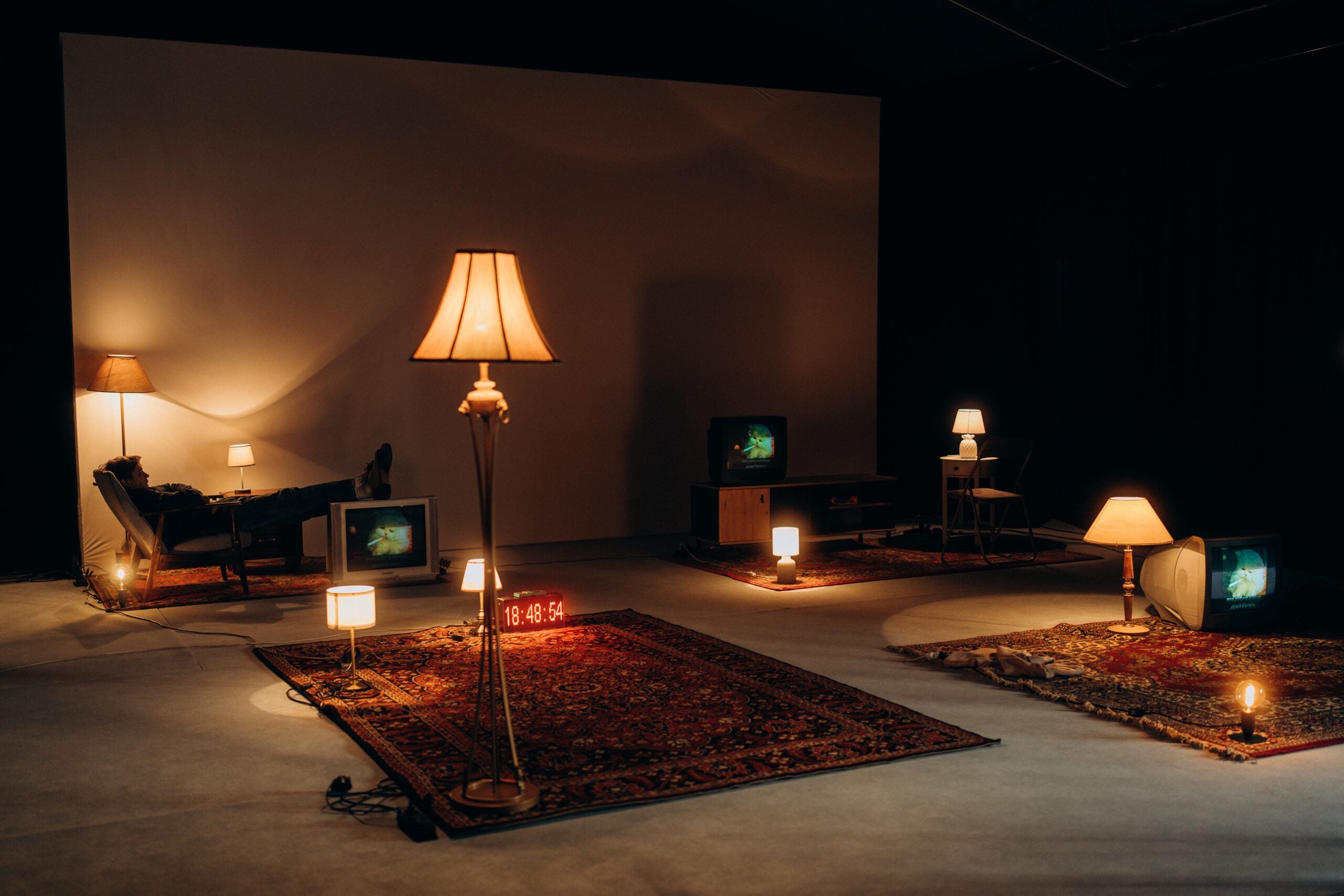 Вистава «Візьми зараз із собою»