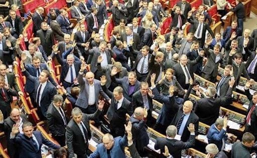 Голосування руками за «диктаторські закони» 16 січня 2014 року