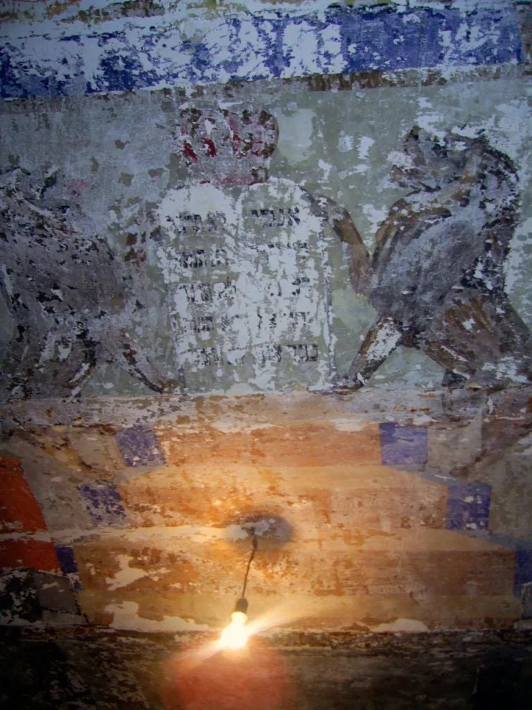 Знайдені розписи на стелі підвалу