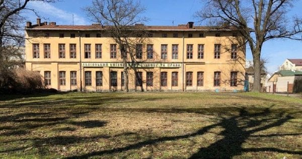 Університет бізнесу і права у Львові вигнали з приміщень на вулиці Антоновича