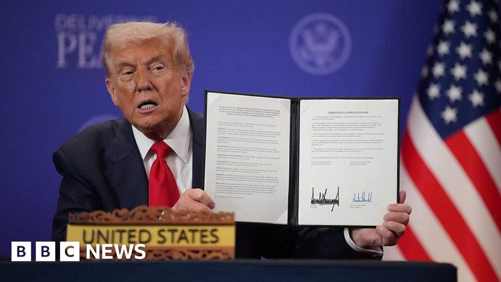 Дональд Трамп укладає угоди про рідкоземельні метали напередодні переговорів із Сі Цзіньпіном.