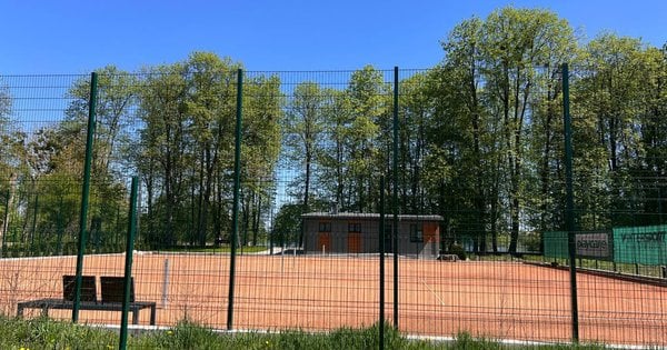 Інвестор зводить тенісні корти на березі озера у Франківську