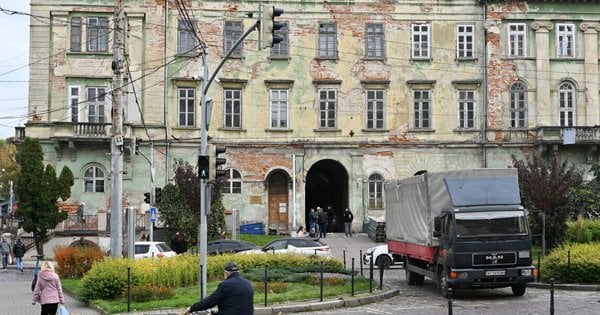 Лівий фасад театру Марії Заньковецької відновлять: фото перед початком ремонту