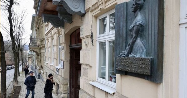 Музей Соломії Крушельницької показав перші 500 оцифрованих експонатів та пояснив їхню значущість