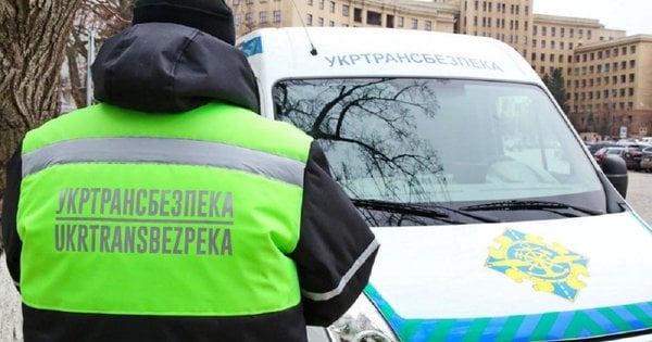 На Івано-Франківщині працівник Укртрансбезпеки вимагав хабарі від водіїв – як його засудили – деталі