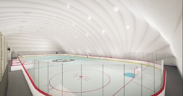 У Львові розпочали зведення першого в місті льодового ковзанки для ветеранів і учнів.