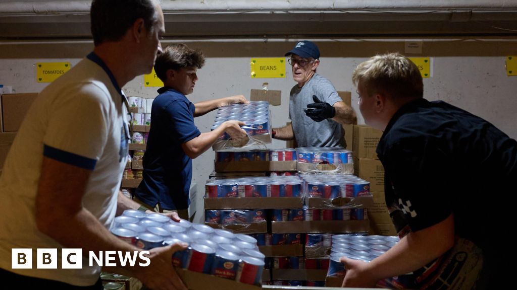 Уряд США заявляє, що припинить фінансування продовольчої допомоги наступного тижня.