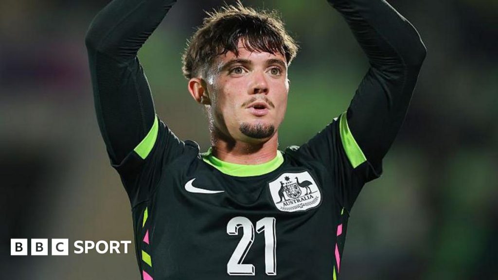 Джеймс Овері: Австралія викликала 18-річного захисника Манчестер Юнайтед