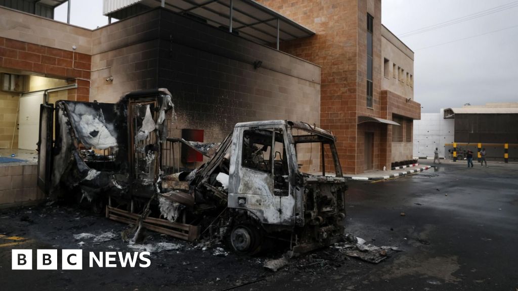 Ізраїльські поселенці підпалили склад і землю палестинців на тлі зростання нападів на Західному березі.