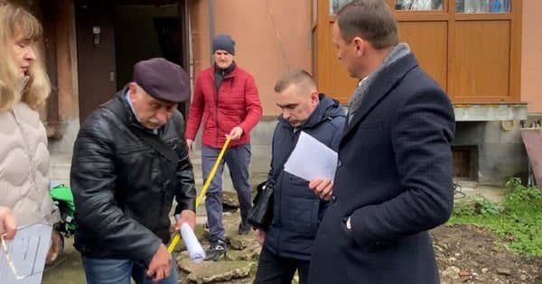 Конфлікт в Івано-Франківську: жителі багатоповерхівки заперечують проти монтажу пандуса