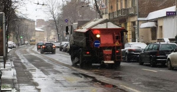 Львів готується до снігопадів – спецтехніка працює цілодобово: подробиці