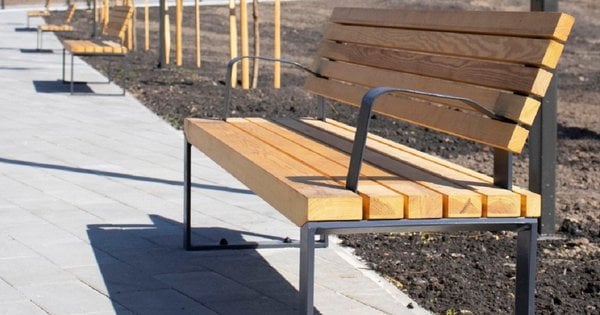 Львівська міськрада запровадила проєкт для підприємств: облаштування персоналізованих лавок у місті.