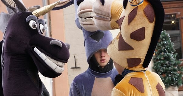 Нав’язливі аніматори в серці Львова: міська рада пообіцяла усунути їх з вулиць