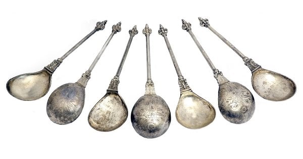 Срібна прикраса на вулиці Фурманській у Львові: фото та опис