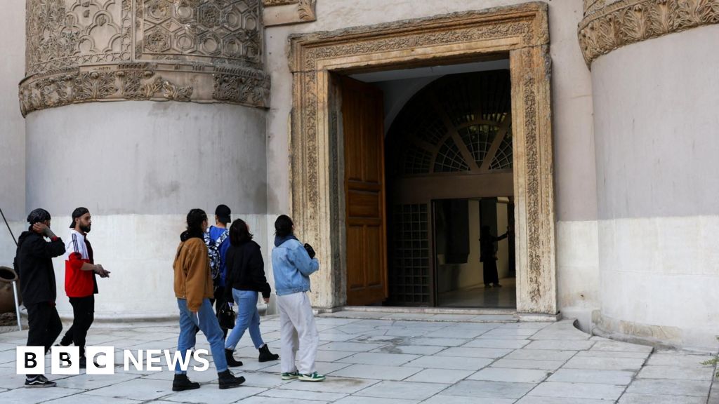 Стародавні статуї викрадені з Національного музею Сирії