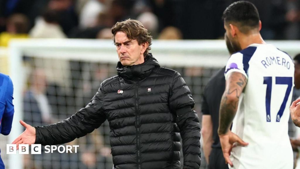 Тоттенхем програє Челсі: вболівальники освистують, а гравці ігнорують тренера Томаса Франка