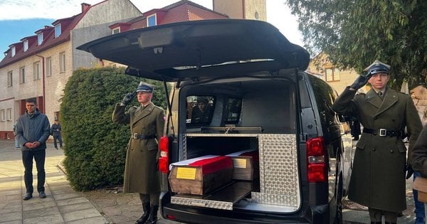 У Мостиськах повторно поховали рештки виявлених у Львові польських солдатів.