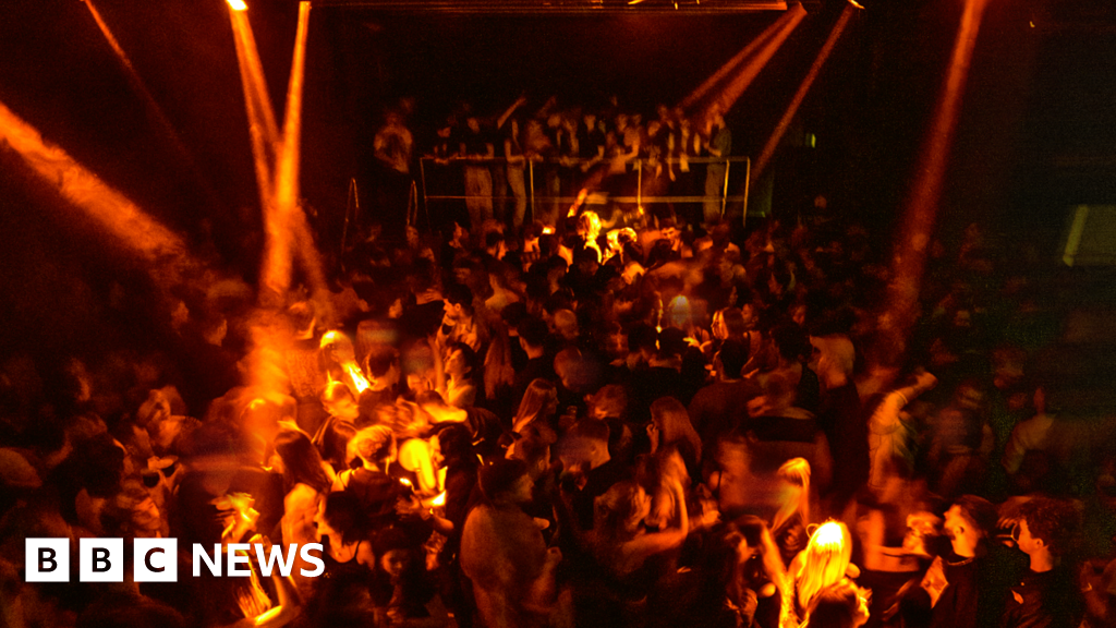 У нашому клубі не дають другого шансу тим, хто користується телефонами.