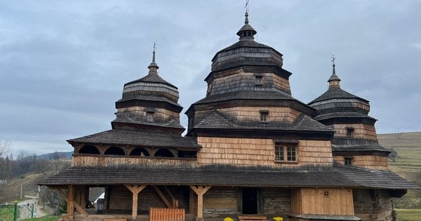 У селі Ісаї на Львівщині відновили дерев’яну бойківську церкву XVII століття – фото