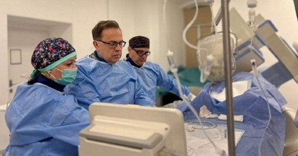 Незвичайне втручання у Львові: 74-річному поляку відновили серцевий кровотік без розрізу грудної клітки