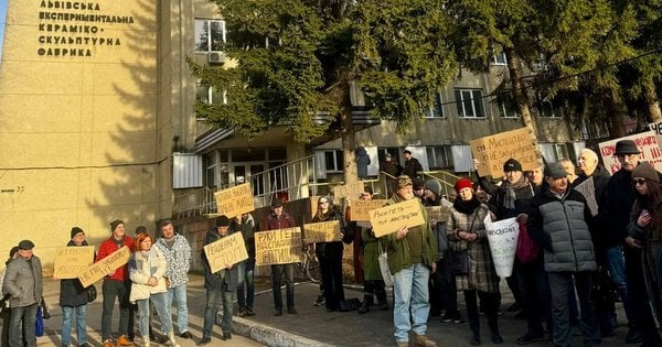 Спорудження на території Львівської керамічно-скульптурної фабрики викликало протест у Львові