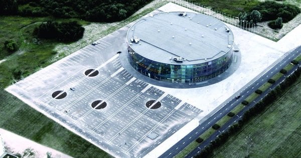 Суд забрав у компанії Коломойського 6 гектарів землі під недобудованою львівською ареною.