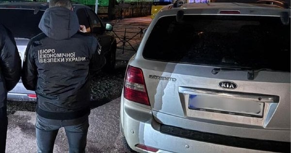 У Львівській області керівники благодійних організацій збували автомобілі, передані для Збройних сил України.