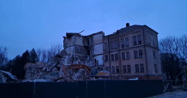 У Львові неподалік Піскових озер знесли пʼятиповерхову будівлю Львівської політехніки