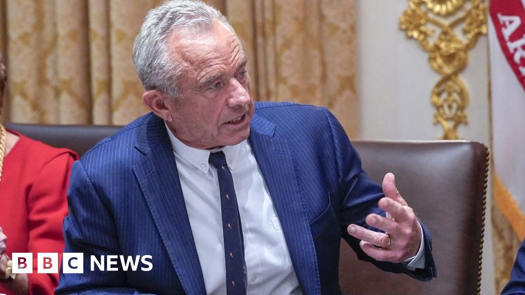 Вони захворіли на гепатит до введення вакцинації одразу після народження.