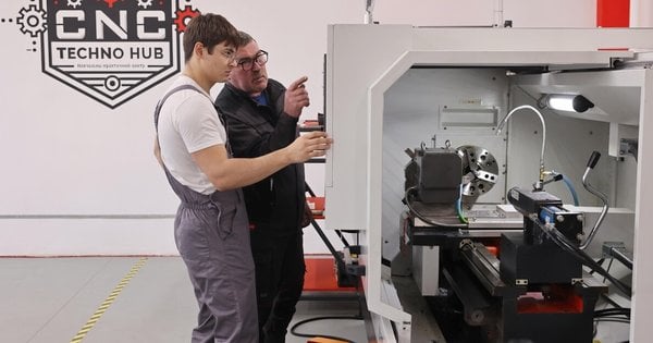 Запустили новітню токарську студію, фото – ZAXID.NET