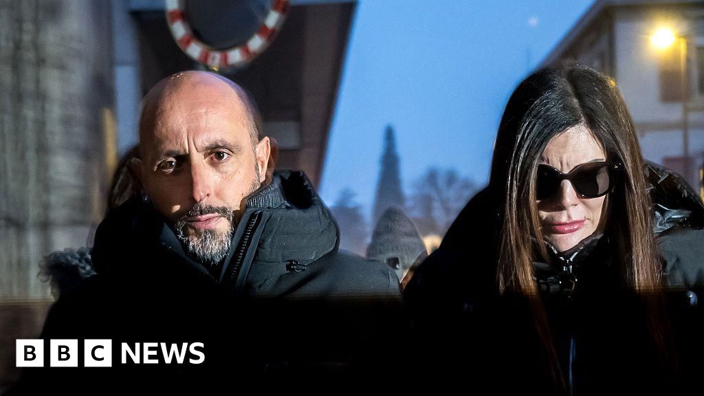 Адвокати власників швейцарського смертельного пожежного бару засуджують «помстливість»