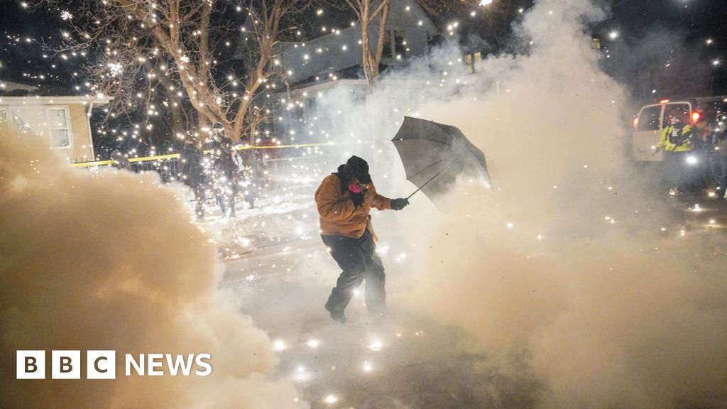 Агент ІММ стріляє в ногу чоловіку з Міннеаполіса