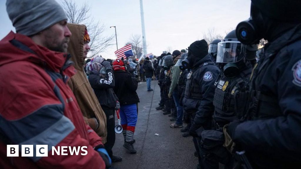 Американські посадовці розслідують протест ICE у Міннесоті, який перервав богослужіння в церкві