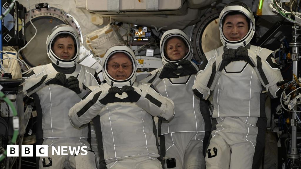 Астронавти NASA розпочинають «солодко-гірку» медичну евакуацію зі станції в космосі