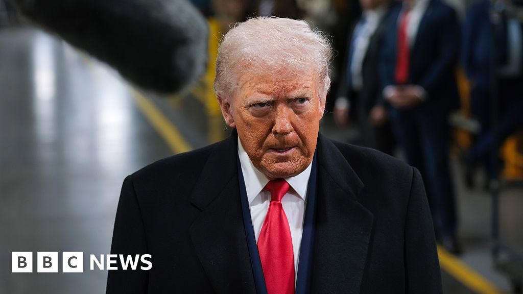 Білий дім підтримує Трампа через жест середнім пальцем у бік кривдника