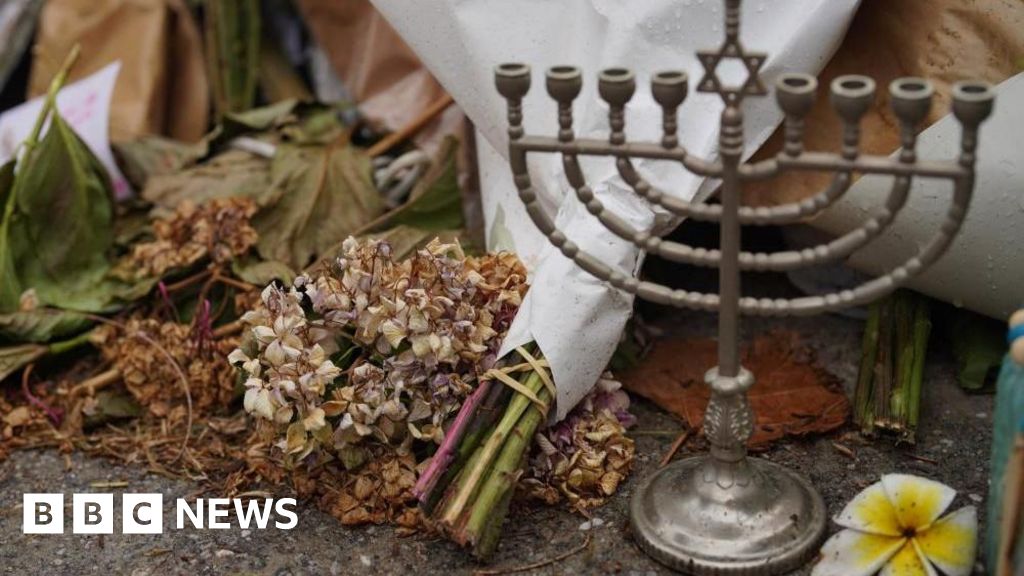 Чому Сідней зберігає тисячі квітів після смертельної атаки в Бонді