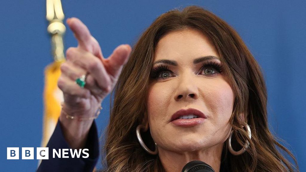 До Міннесоти направлять більше федеральних агентів після стрілянини, заявляє адміністрація Трампа