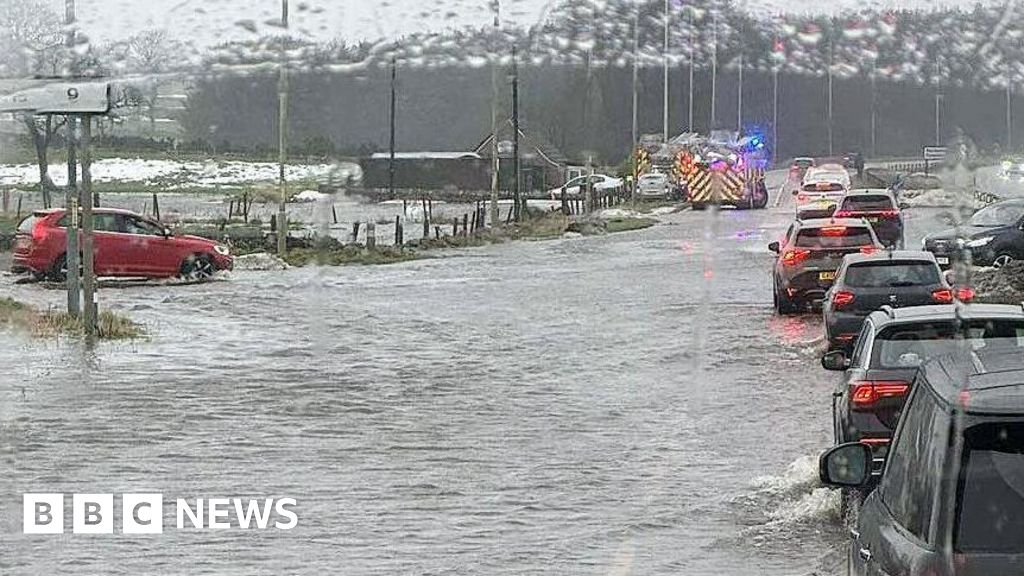 Дороги перекрито через підтоплення внаслідок сильних дощів