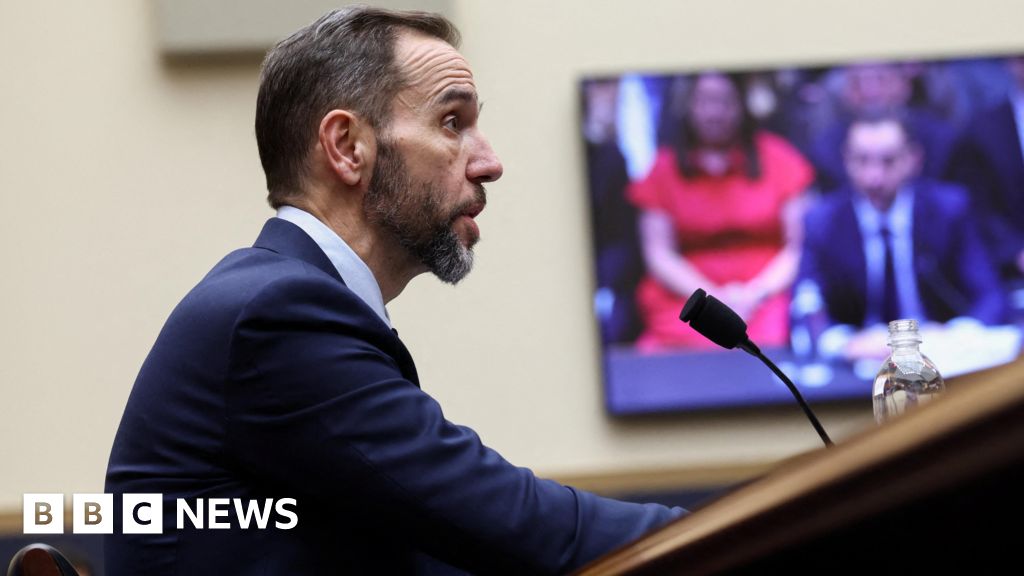 Джек Сміт заявляє під час свідчень на Капітолійському пагорбі, що Трамп брав участь у злочинній діяльності.