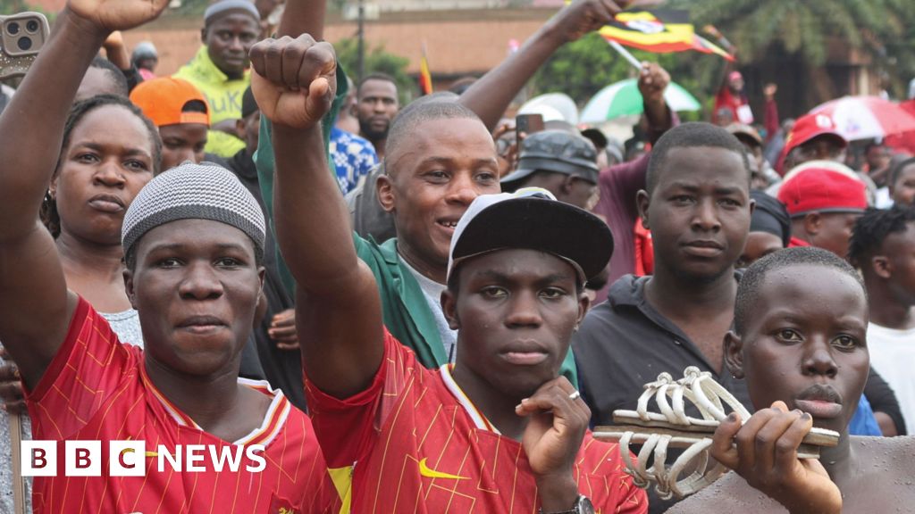 Йовері Мусевені змагається з Бобі Вайном на президентських виборах