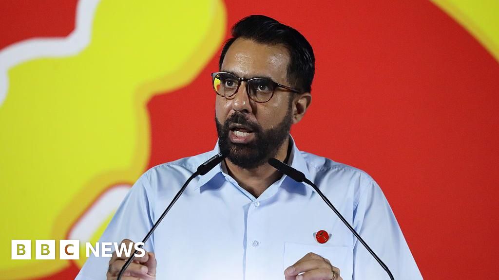 Керівника опозиції Сінгапуру позбавили звання після визнання винним у брехні.