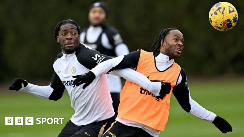 Ліам Розеніор проведе розмову з Рахімом Стерлінгом та Акселем Дісазі щодо їх перебування поза основним складом Челсі.