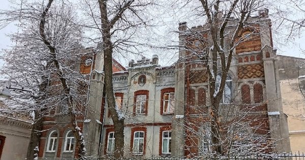 Палац Палатин у Львові: що робить його схожим на фортецю та хто мешкав в цій старовинній кам’яниці - фото