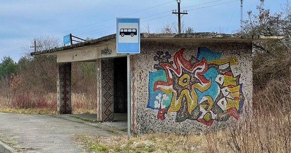 Після руйнування автобусної зупинки проводять облік мозаїк Львівщини