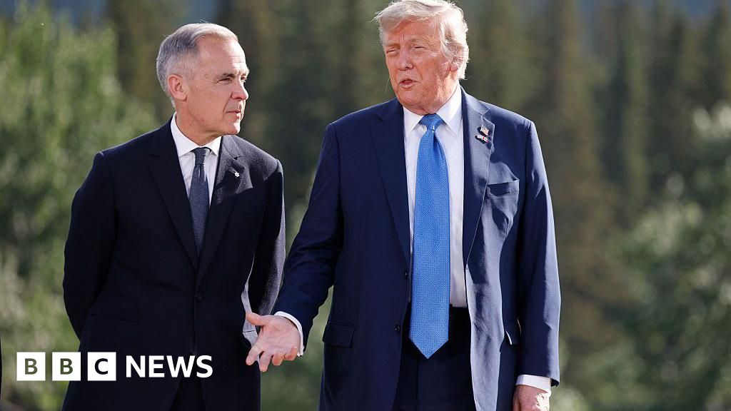 Трамп погрожує Канаді введенням 100% мит на тлі торгових переговорів з Китаєм.