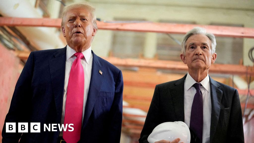 Трамп стикається з винятковим викликом у конфлікті з головою ФРС Пауеллом