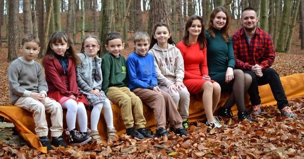 У Львівській області сім’я Кривків ростить десятеро дітей: розповідь про прийомну родину
