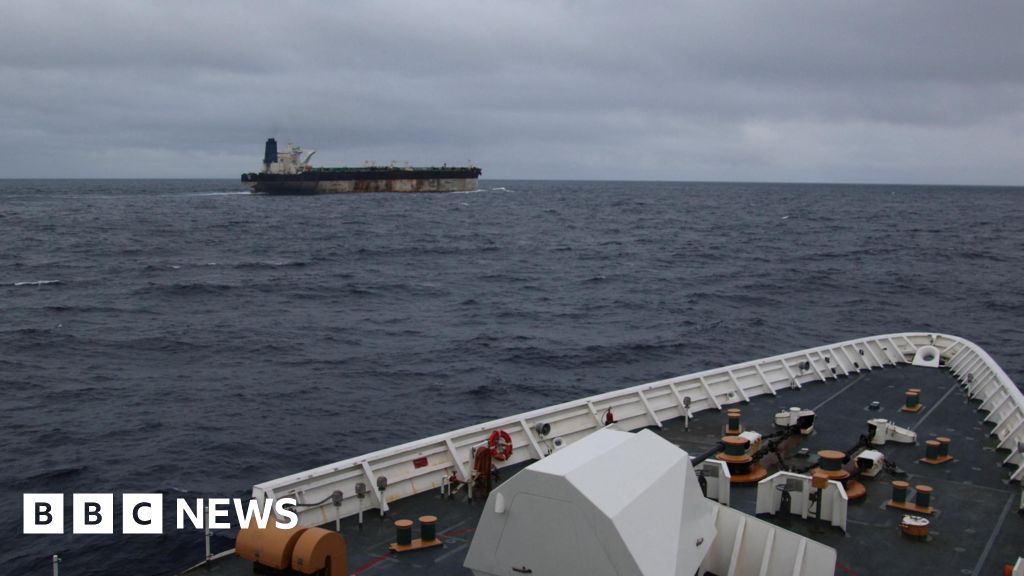 Уряд Великої Британії впевнений у законності зупинки танкерів тіньового флоту