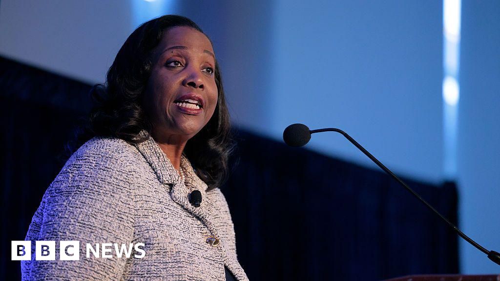 Верховний суд ставиться з недовірою до звільнення Ліси Кук Трампом